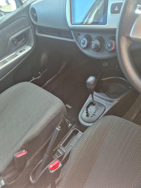 2016 Toyota Vitz - photo 14
