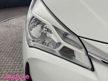 2019 Toyota Vitz - photo 15