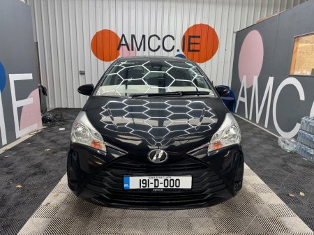2019 Toyota Vitz - photo 2