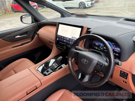2025 Toyota Alphard - photo 10