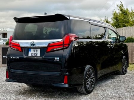 2019 Toyota Alphard - photo 6