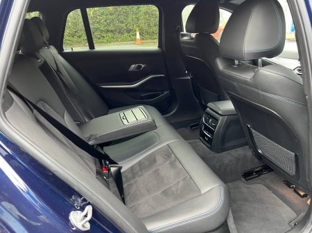 2022 BMW 3-Series - photo 8