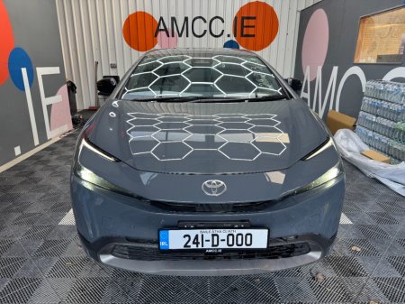 2024 Toyota Prius - photo 2