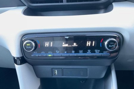 2022 Toyota Yaris - photo 26