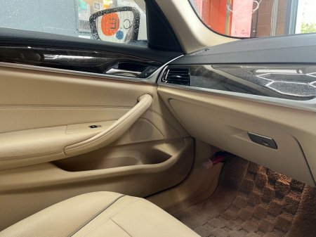 2017 BMW 5-Series - photo 14