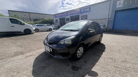 2015 Toyota Vitz - photo 3