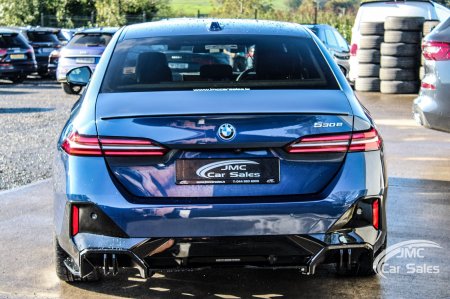 2025 BMW 5-Series - photo 9