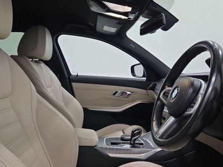 2022 BMW 3-Series - photo 12
