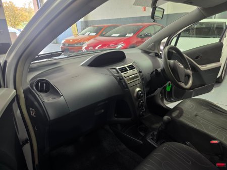 2010 Toyota Yaris - photo 16