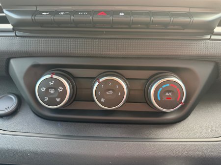 2025 Renault Trafic - photo 37