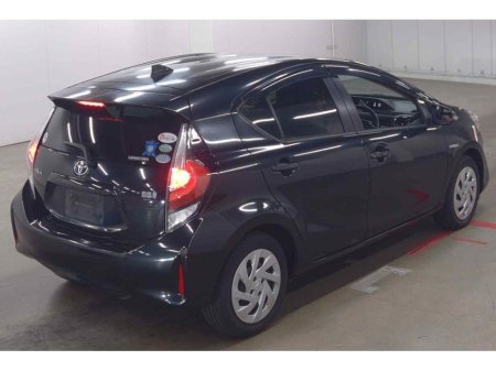 2017 Toyota Aqua - photo 2