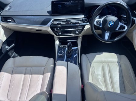 2022 BMW 5-Series - photo 2