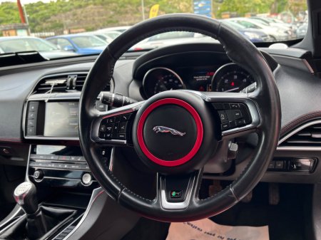 2015 Jaguar XE - photo 12
