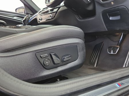 2023 BMW 5-Series - photo 17
