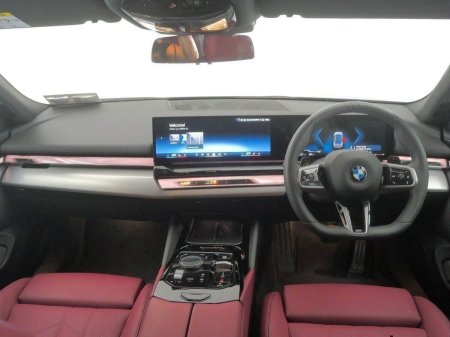 2025 BMW 5-Series - photo 4