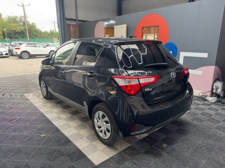 2018 Toyota Vitz - photo 5