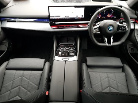 2026 BMW 5-Series - photo 4