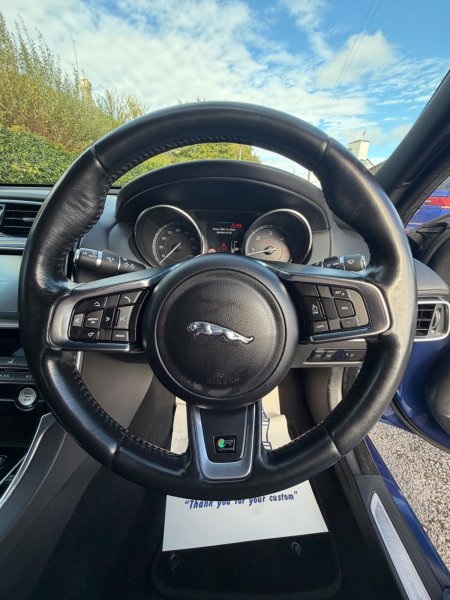 2016 Jaguar XE - photo 20