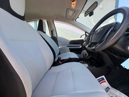2013 Toyota Aqua - photo 7