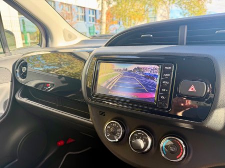 2019 Toyota Vitz - photo 19