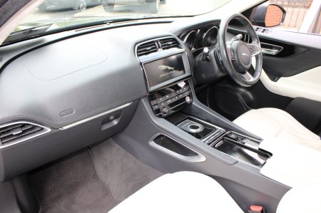 2019 Jaguar F-Pace - photo 9