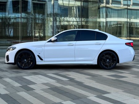2021 BMW 5-Series - photo 4