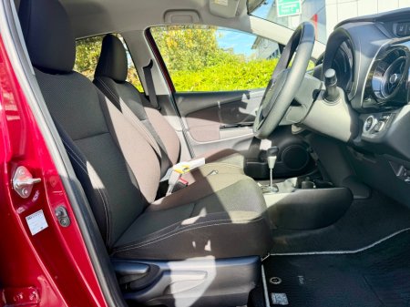 2019 Toyota Vitz - photo 20