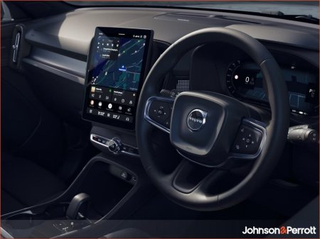 2027 Volvo EX40 - photo 2