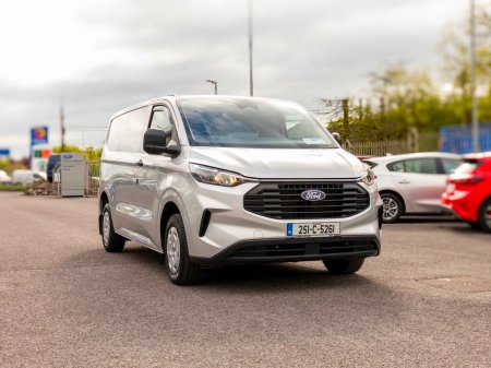 2025 Ford Transit Custom - photo 10