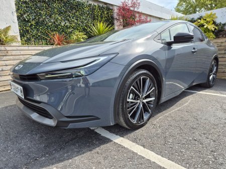 2023 Toyota Prius - photo 2