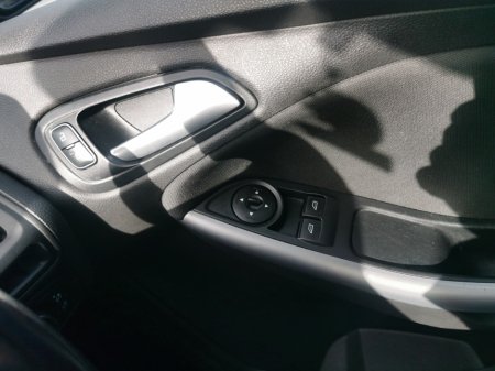 2016 Ford Focus - photo 2