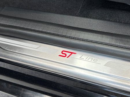 2017 Ford Focus - photo 14