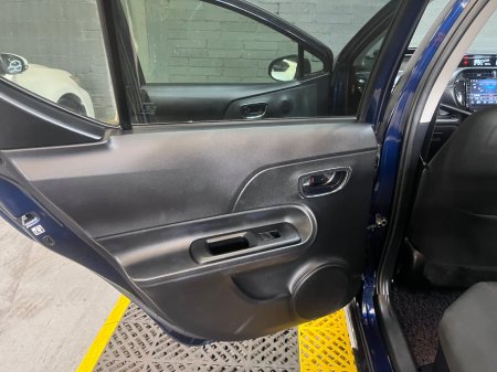 2017 Toyota Aqua - photo 17
