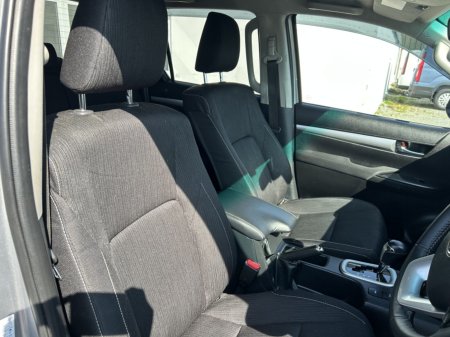 2025 Toyota Hilux - photo 8