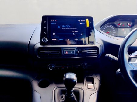 2021 Peugeot Rifter - photo 10