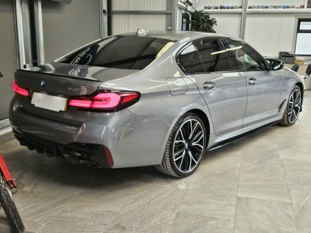 2022 BMW 5-Series - photo 2