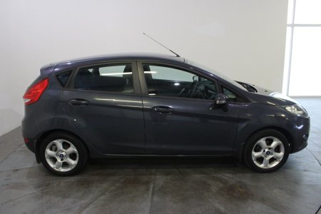 2011 Ford Fiesta - photo 2