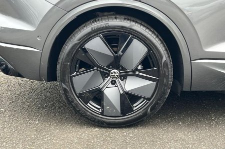 2026 Volkswagen Touareg - photo 8