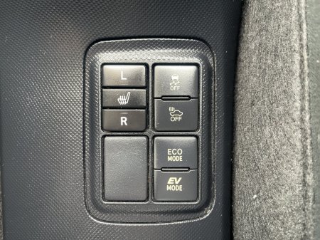 2015 Toyota Aqua - photo 16