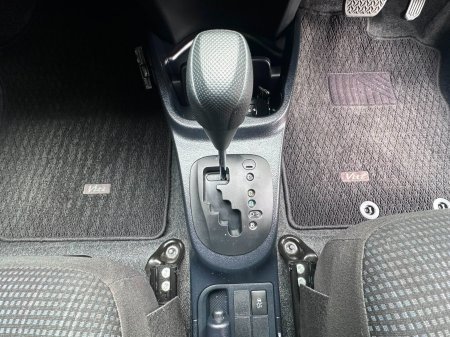 2018 Toyota Vitz - photo 9