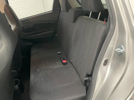 2018 Toyota Vitz - photo 16