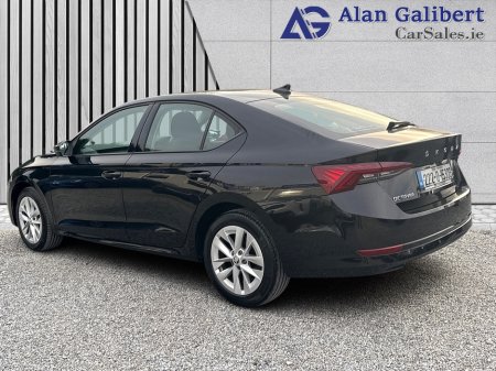 2022 Skoda Octavia - photo 2