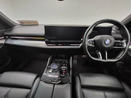 2024 BMW 5-Series - photo 4