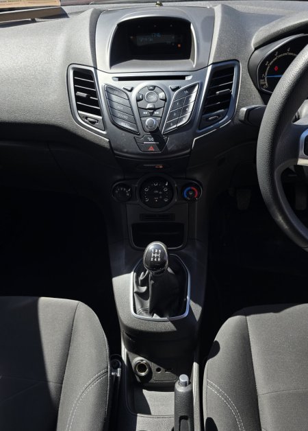 2015 Ford Fiesta - photo 10
