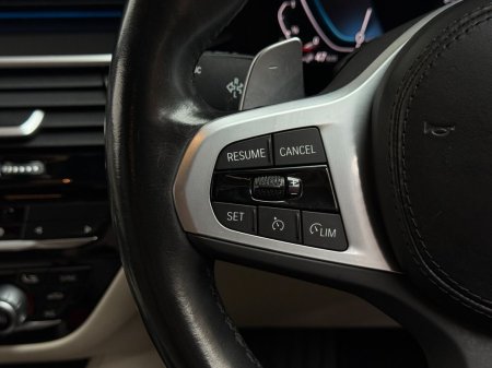 2022 BMW 5-Series - photo 17