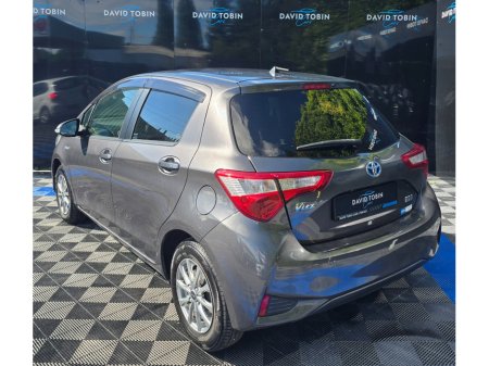 2017 Toyota Vitz - photo 10