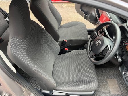 2019 Toyota Vitz - photo 25
