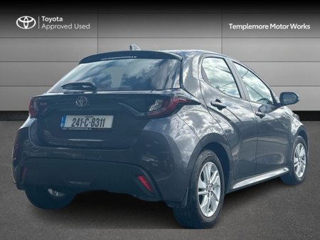2024 Toyota Yaris - photo 2