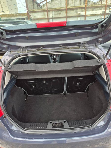 2011 Ford Fiesta - photo 11