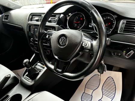 2017 Volkswagen Jetta - photo 10